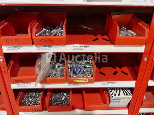 Grote foto inhoud van 2 planken schroeven bouten doe het zelf en verbouw onderdelen en accessoires