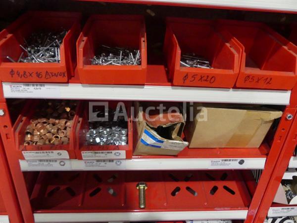 Grote foto inhoud van 2 planken schroeven bouten doe het zelf en verbouw onderdelen en accessoires