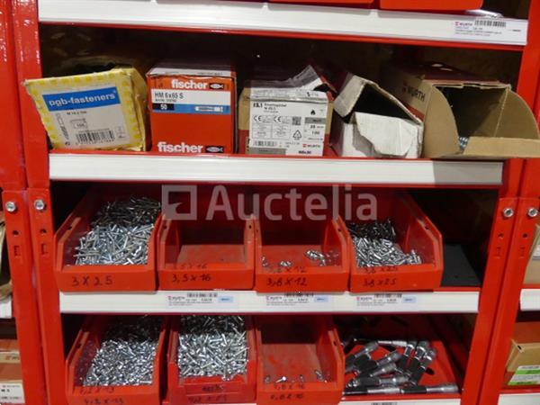 Grote foto inhoud van 2 planken schroeven bouten doe het zelf en verbouw onderdelen en accessoires