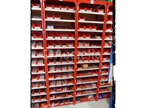 Grote foto inhoud van 2 planken schroeven bouten doe het zelf en verbouw onderdelen en accessoires