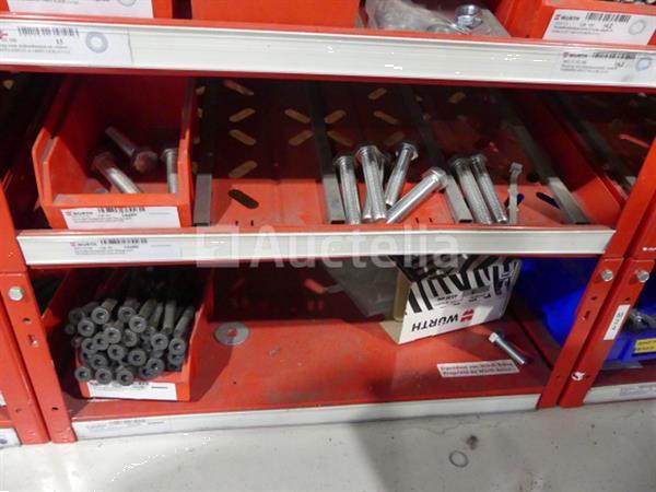 Grote foto inhoud van 2 planken schroeven bouten doe het zelf en verbouw onderdelen en accessoires