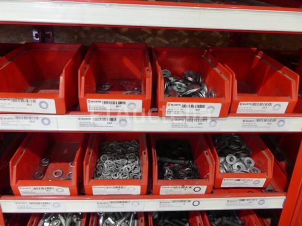 Grote foto inhoud van 2 planken schroeven bouten doe het zelf en verbouw onderdelen en accessoires