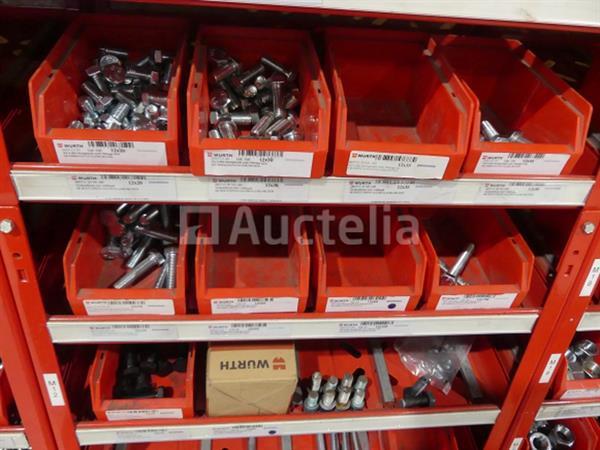 Grote foto inhoud van 2 planken schroeven bouten doe het zelf en verbouw onderdelen en accessoires