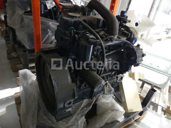 Grote foto kubota v3300 t aardgasmotor agrarisch tractor onderdelen