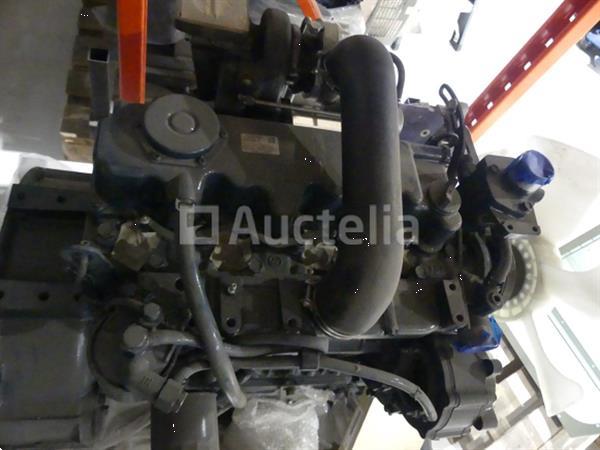 Grote foto kubota v3300 t aardgasmotor agrarisch tractor onderdelen