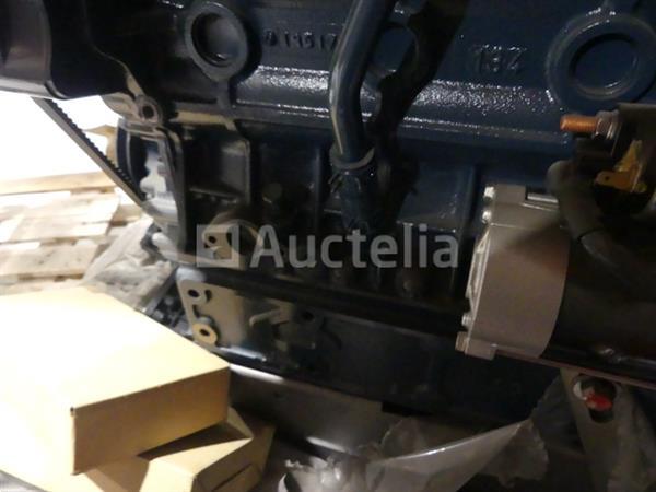 Grote foto kubota v3300 t aardgasmotor agrarisch tractor onderdelen