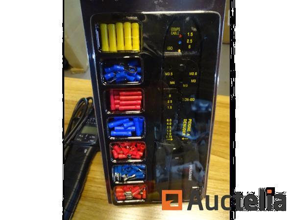 Grote foto elektrische tester elektricienset met tang tang en elektriciensschroevendraaier doe het zelf en verbouw gereedschappen en machines