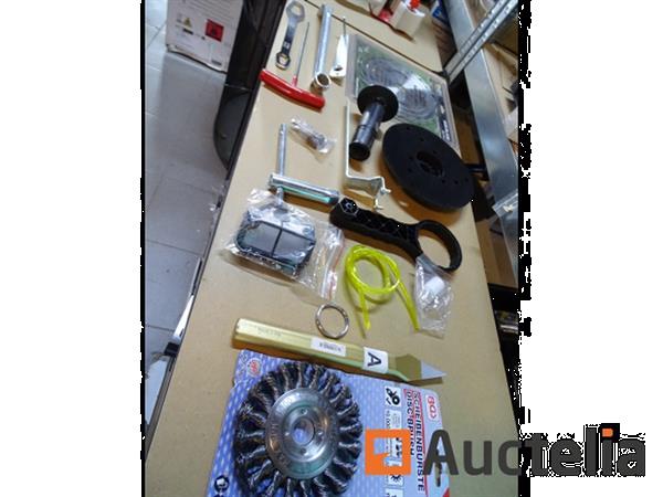 Grote foto diversen gereedschapsbundel zie detail doe het zelf en verbouw gereedschappen en machines