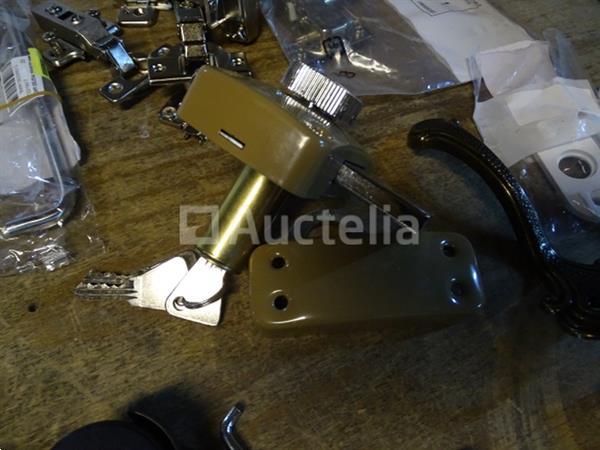 Grote foto 20 sets hardware items zie foto doe het zelf en verbouw onderdelen en accessoires