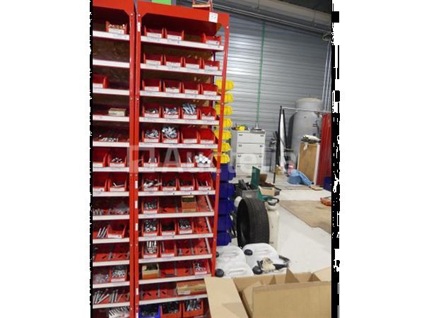 Grote foto inhoud van 2 planken schroeven bouten doe het zelf en verbouw onderdelen en accessoires