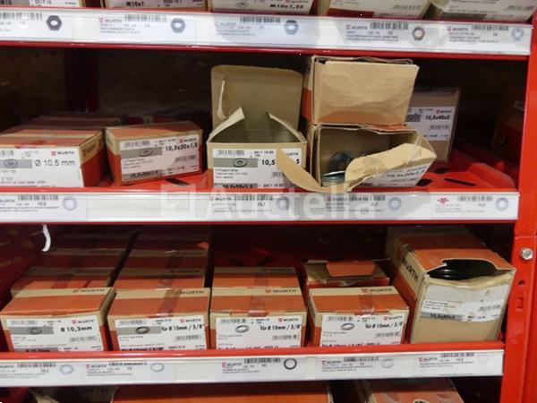 Grote foto inhoud van 2 planken schroeven bouten doe het zelf en verbouw onderdelen en accessoires