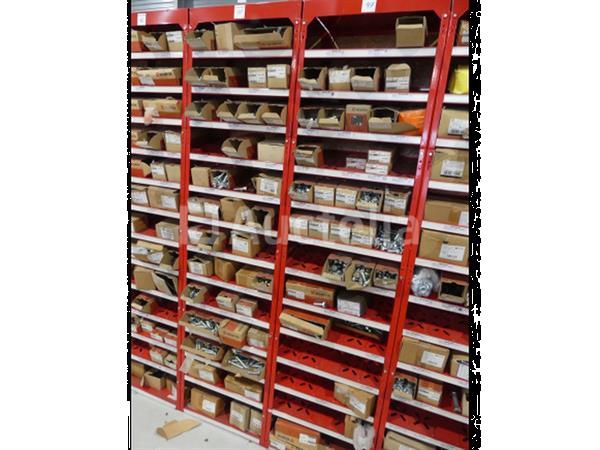 Grote foto inhoud van 2 planken schroeven bouten doe het zelf en verbouw onderdelen en accessoires