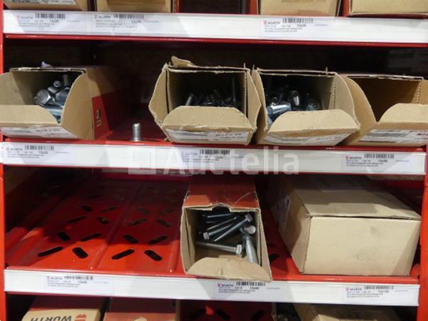 Grote foto inhoud van 2 planken schroeven bouten doe het zelf en verbouw onderdelen en accessoires