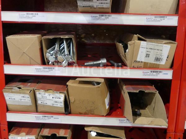 Grote foto inhoud van 2 planken schroeven bouten doe het zelf en verbouw onderdelen en accessoires