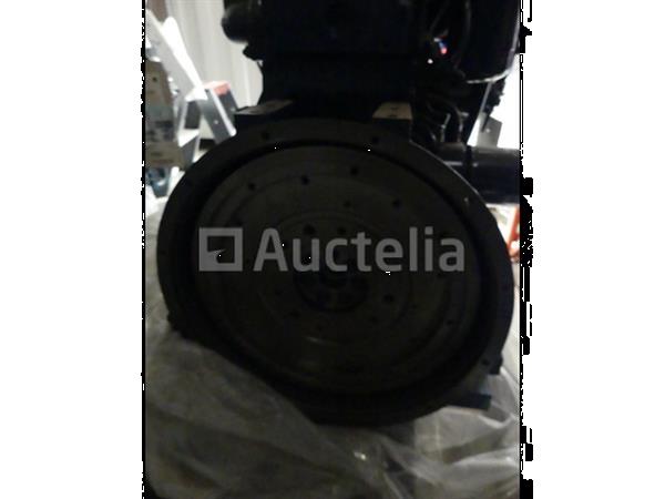 Grote foto kubota v3300 t aardgasmotor agrarisch tractor onderdelen