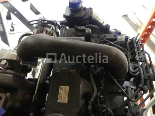 Grote foto kubota v3300 t aardgasmotor agrarisch tractor onderdelen