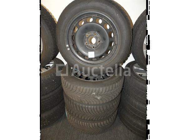 Grote foto 4 winterbanden op plaatstalen velgen bridgestone blizzak lm005 205 55 r16 agrarisch wielen