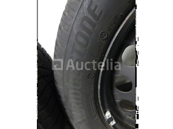 Grote foto 4 winterbanden op plaatstalen velgen bridgestone blizzak lm005 205 55 r16 agrarisch wielen