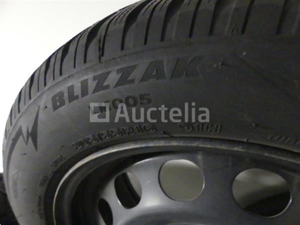 Grote foto 4 winterbanden op plaatstalen velgen bridgestone blizzak lm005 205 55 r16 agrarisch wielen
