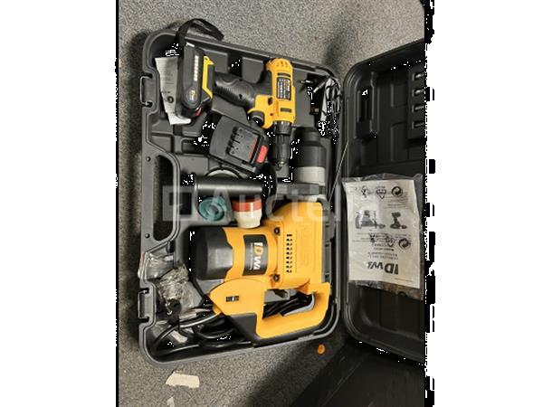 Grote foto sloophamer met accuboor doe het zelf en verbouw gereedschappen en machines