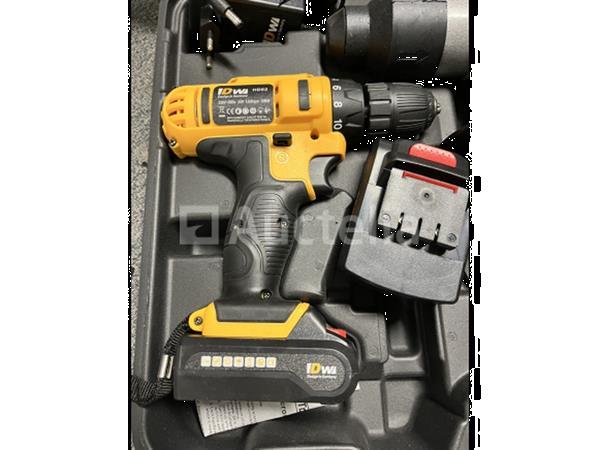 Grote foto sloophamer met accuboor doe het zelf en verbouw gereedschappen en machines