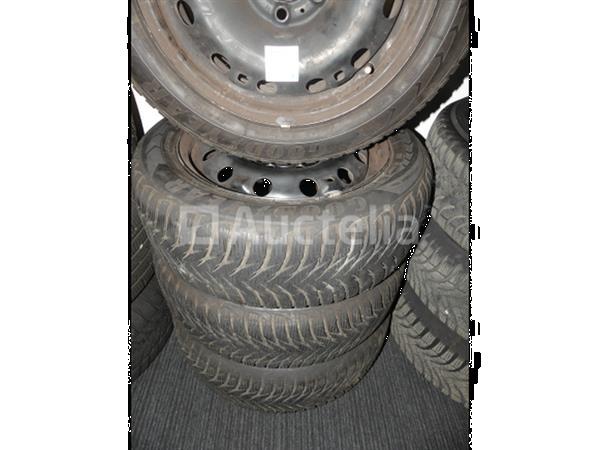 Grote foto 4 winterbanden op goodyear ultragrip8 plaatstalen velgen 195 60 r15 agrarisch wielen