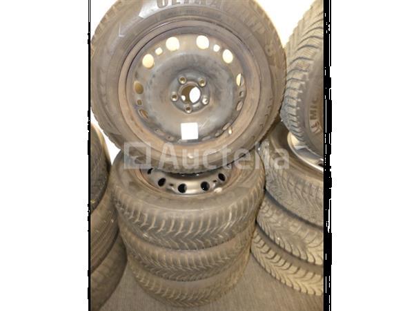Grote foto 4 winterbanden op goodyear ultragrip8 plaatstalen velgen 195 60 r15 agrarisch wielen
