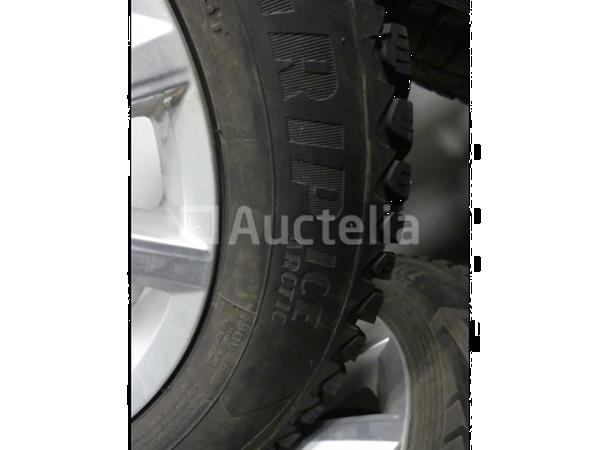 Grote foto 4 spijkerbanden op goodyear ultragrip icearctic aluminium velgen 195 65 r15 agrarisch wielen