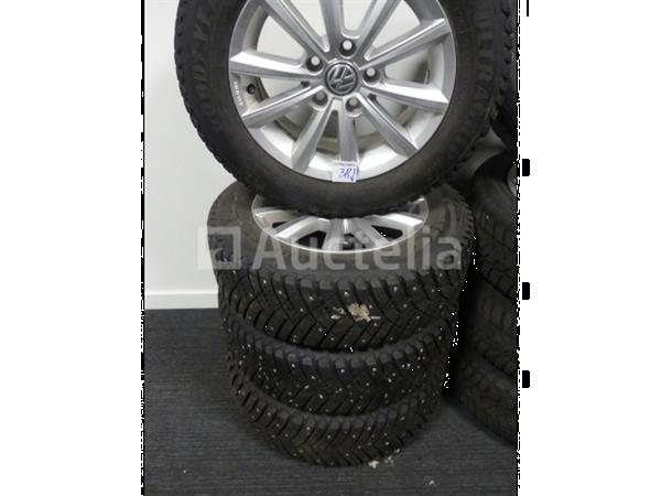 Grote foto 4 spijkerbanden op goodyear ultragrip icearctic aluminium velgen 195 65 r15 agrarisch wielen