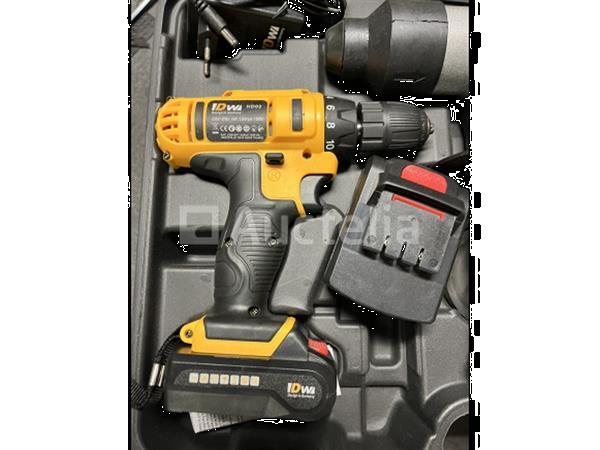 Grote foto boorhamer en accu schroevendraaier in koffer doe het zelf en verbouw gereedschappen en machines