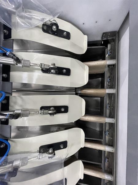 Grote foto manter vp16000 afweegmachine met 3 elevatoren en doseerbanden agrarisch tuinbouw