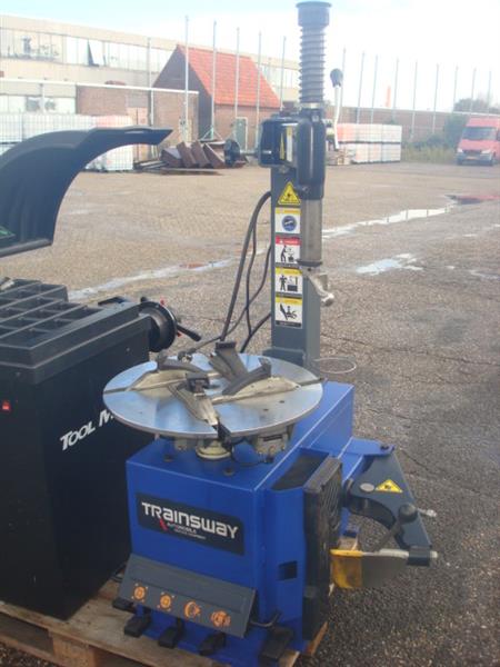 Grote foto banden de montage apparaat en balanceer machine auto diversen gereedschap