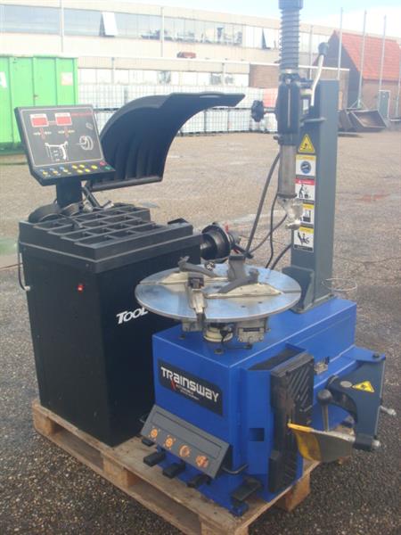 Grote foto banden de montage apparaat en balanceer machine auto diversen gereedschap