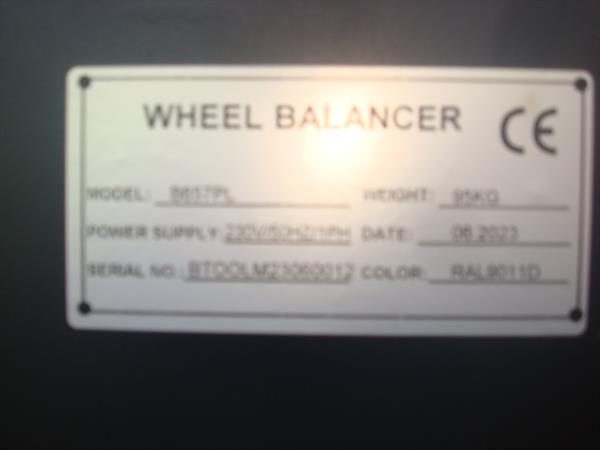 Grote foto banden de montage apparaat en balanceer machine auto diversen gereedschap