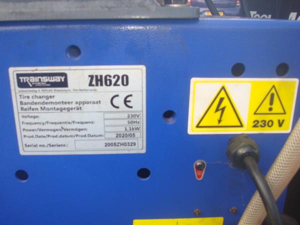 Grote foto banden de montage apparaat en balanceer machine auto diversen gereedschap