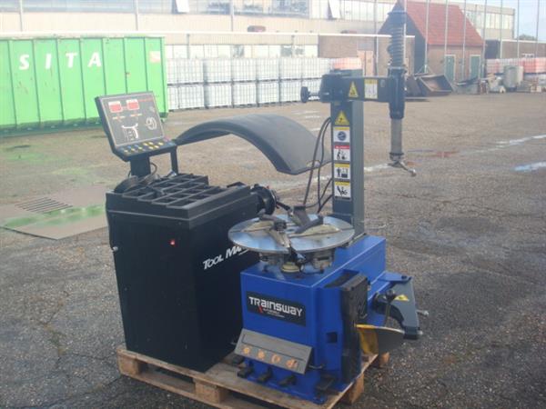 Grote foto banden de montage apparaat en balanceer machine auto diversen gereedschap