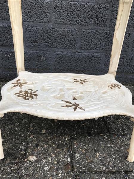 Grote foto een gietijzeren tafel wit art nouveau flower tuin en terras tuindecoratie