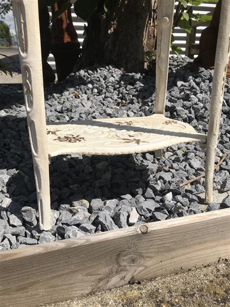 Grote foto een gietijzeren tafel wit art nouveau flower tuin en terras tuindecoratie