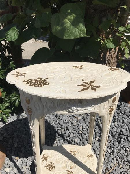 Grote foto een gietijzeren tafel wit art nouveau flower tuin en terras tuindecoratie
