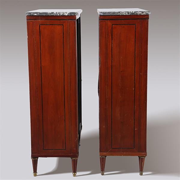 Grote foto stel van 2 identieke 2 deurskasten met marmeren blad frankrijk ca 1830 no.342050 antiek en kunst stoelen en banken