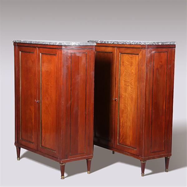 Grote foto stel van 2 identieke 2 deurskasten met marmeren blad frankrijk ca 1830 no.342050 antiek en kunst stoelen en banken