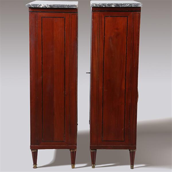 Grote foto stel van 2 identieke 2 deurskasten met marmeren blad frankrijk ca 1830 no.342050 antiek en kunst stoelen en banken