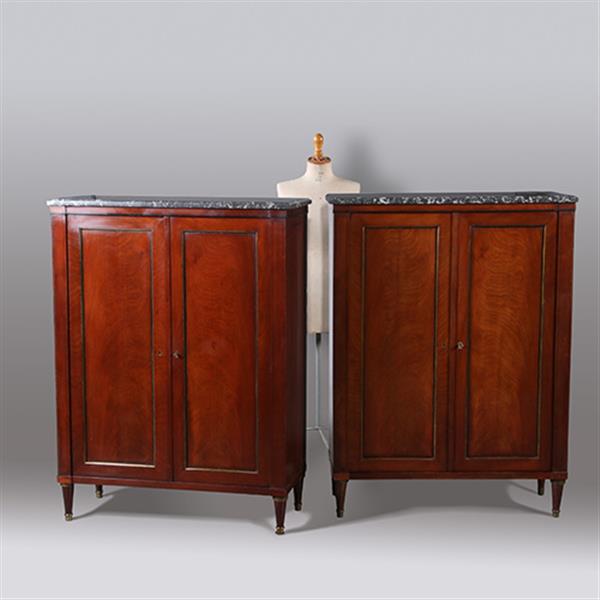Grote foto stel van 2 identieke 2 deurskasten met marmeren blad frankrijk ca 1830 no.342050 antiek en kunst stoelen en banken