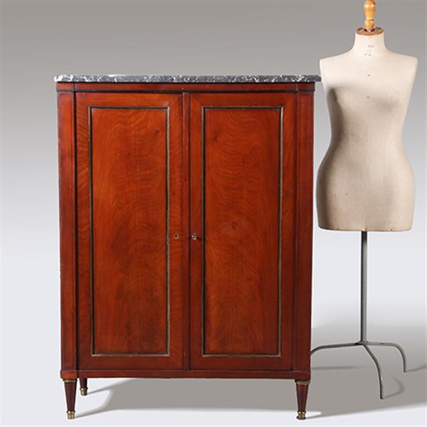 Grote foto stel van 2 identieke 2 deurskasten met marmeren blad frankrijk ca 1830 no.342050 antiek en kunst stoelen en banken