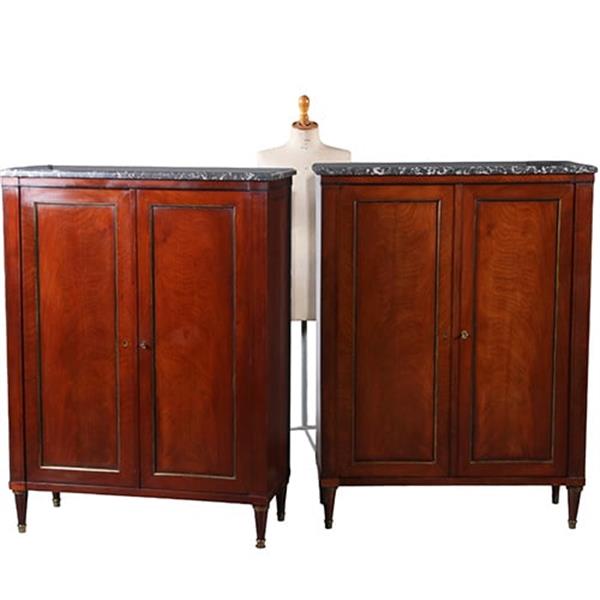 Grote foto stel van 2 identieke 2 deurskasten met marmeren blad frankrijk ca 1830 no.342050 antiek en kunst stoelen en banken