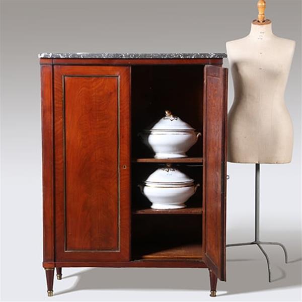 Grote foto stel van 2 identieke 2 deurskasten met marmeren blad frankrijk ca 1830 no.342050 antiek en kunst stoelen en banken