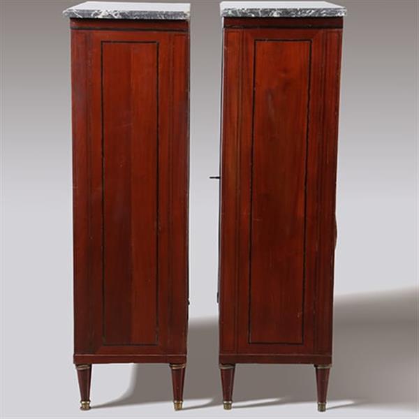 Grote foto stel van 2 identieke 2 deurskasten met marmeren blad frankrijk ca 1830 no.342050 antiek en kunst stoelen en banken