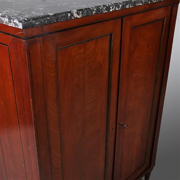 Grote foto stel van 2 identieke 2 deurskasten met marmeren blad frankrijk ca 1830 no.342050 antiek en kunst stoelen en banken