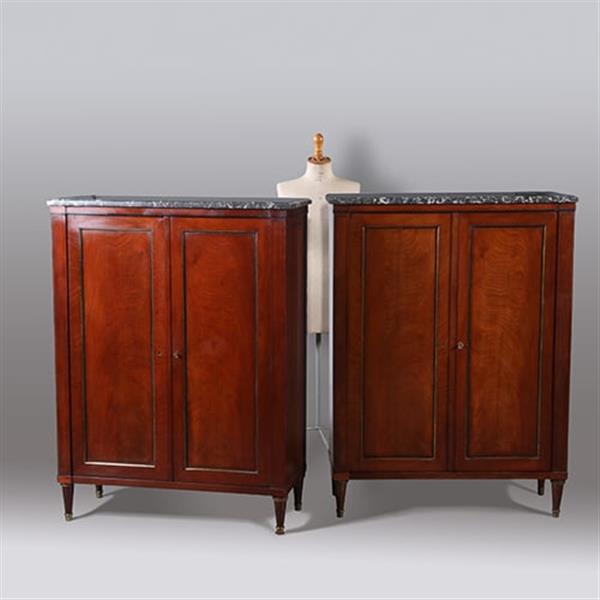 Grote foto stel van 2 identieke 2 deurskasten met marmeren blad frankrijk ca 1830 no.342050 antiek en kunst stoelen en banken