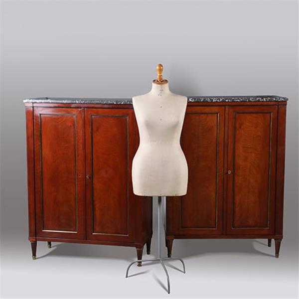 Grote foto stel van 2 identieke 2 deurskasten met marmeren blad frankrijk ca 1830 no.342050 antiek en kunst stoelen en banken